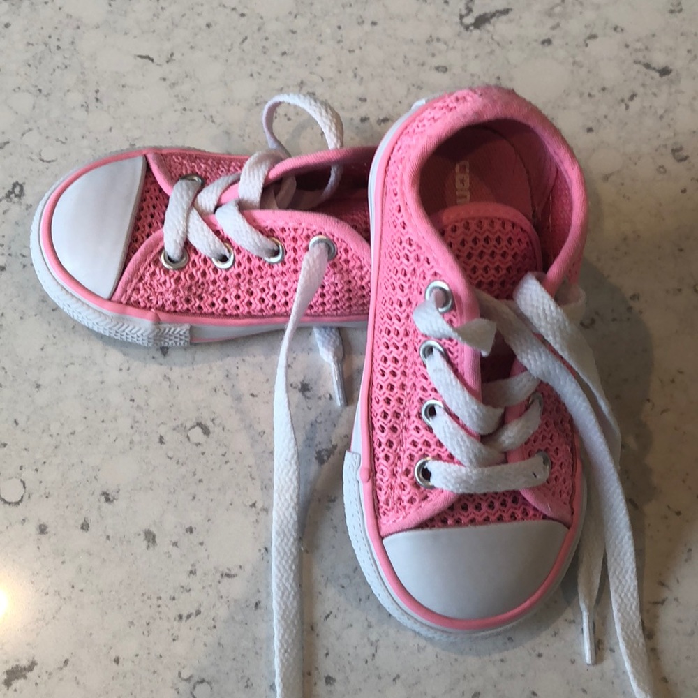 Toddler Converse size 6 - pink